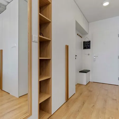 Apartamento Bnb Budysinska Apartment With Balcony