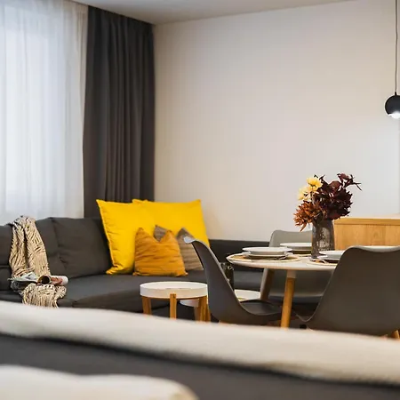 아파트 Bnb Budysinska Apartment With Balcony *