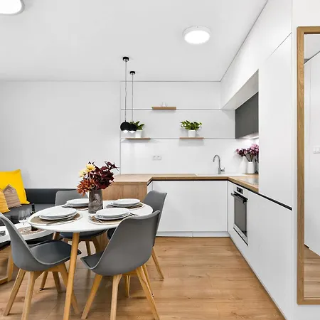 Bnb Budysinska Apartment With Balcony Apartment