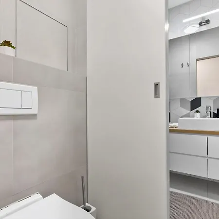 Bnb Budysinska Apartment With Balcony